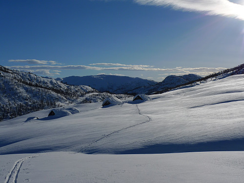 Flott vinterdag på Helgaset. Foto fra nord