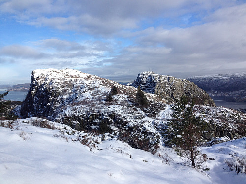 Skjenafjellet (nærmest) og Ørnafjellet