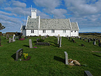 Kirken med vårblomster