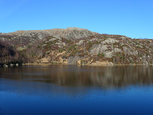 Myrstølvatnet og søre del av Solliknuden