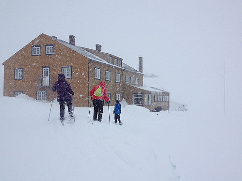Line, Astrid og Haagen ved Upsete Fjellstove