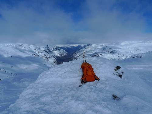 Toppen på Urdshovd 1445. Flåmsdalen i bakgrunnen