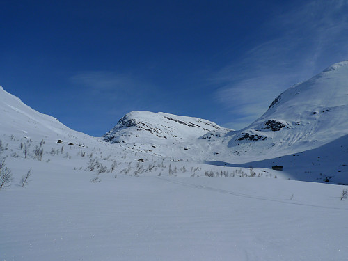 Øvre del av Haugadalen. Haugabreen skimtes mot venstre, ruten til Oldeskaret mot høyre