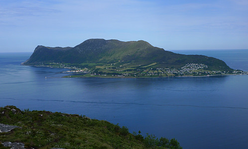 Vakre Godøya med den flotte toppen Storhornet
