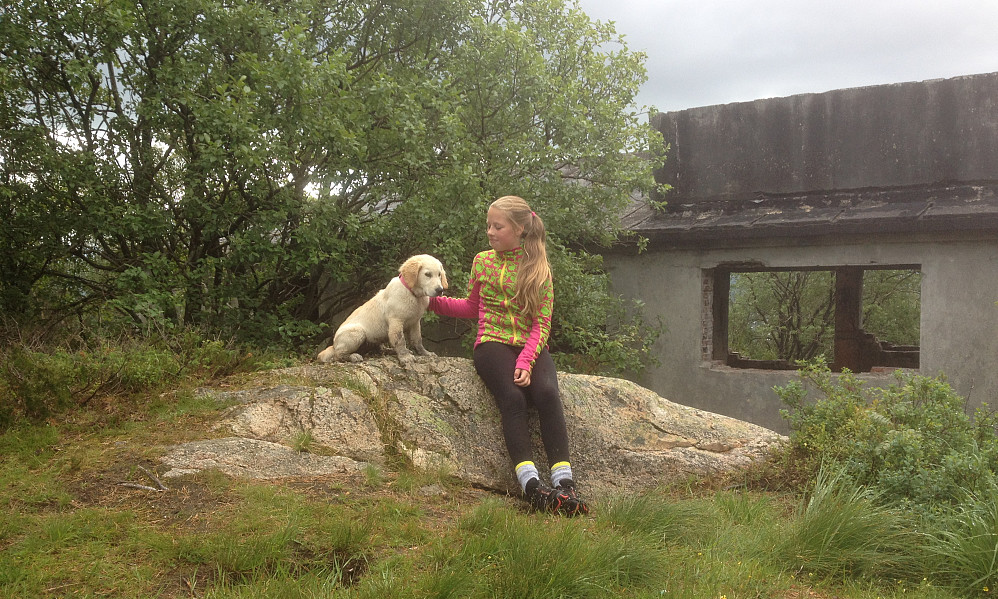 Frøya ogTurjenta Helle på Knappenfjellet