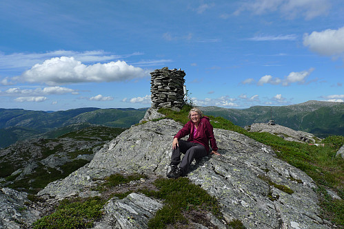 Astrid på Nonklettfjellet i Masfjorden