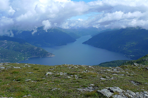Utsikt innover Åkrafjorden
