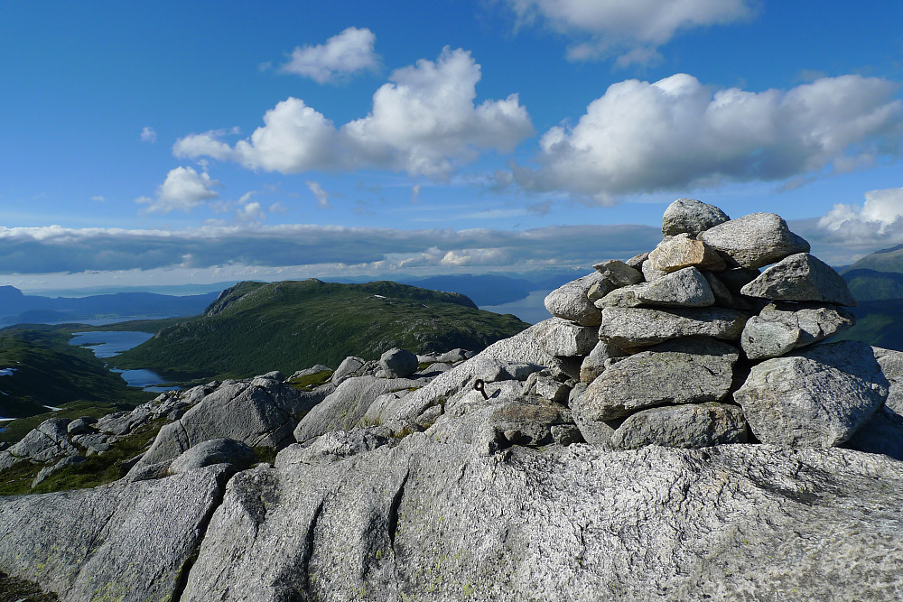 Tverrfjellet 932 i Kvinnherad. Utsikt sørover mot Solfjellet 908
