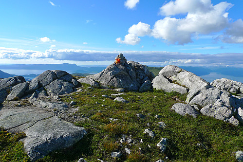 Vidt utsyn fra Tverrfjellet