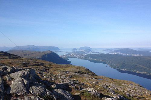 Fra toppen vestover mot Ålesund
