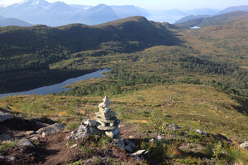 Fra SV-skråningen av Vasstrandfjellet mot Langevatnet