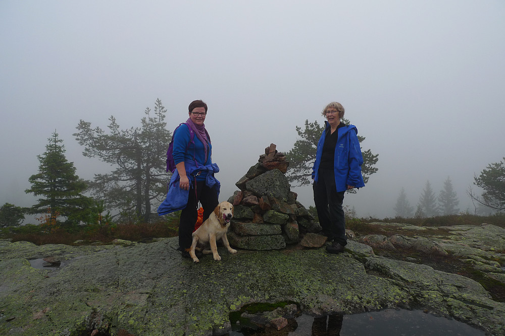 Line med Frøya og Astrid på Vestfjellet - høyest i Vestfold