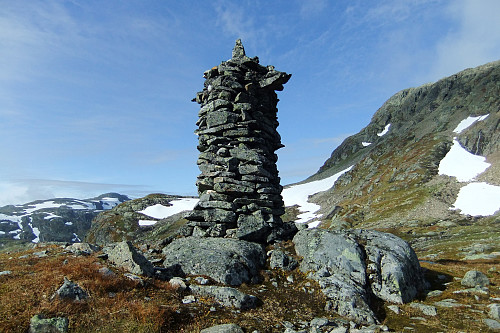 Fresvikvarden. Armen nærmest peker mot Fresvik. Foto:Helge Titland 