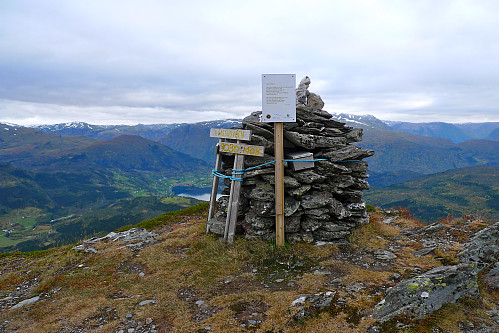 Dekorert varde på Kvasshovden 1030