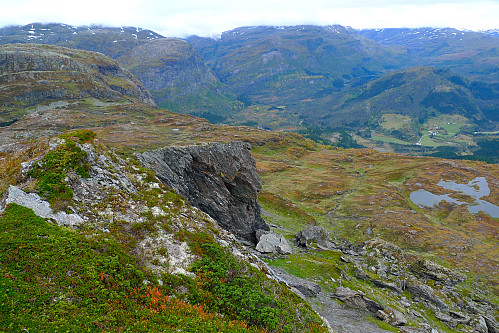 Fra 1030-toppen mot Tyssedalen mot nord og Skorafjell 