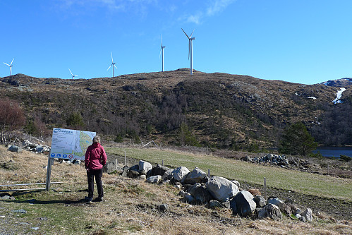 Mot vindmølleparken på Midtfjellet