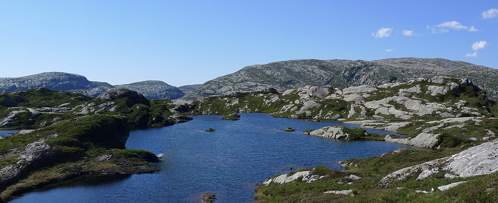 Utsikt vestover på Råsefjellet. Råsefjellet Nord til høyre. Horga 804 i bakgrunnen for dette