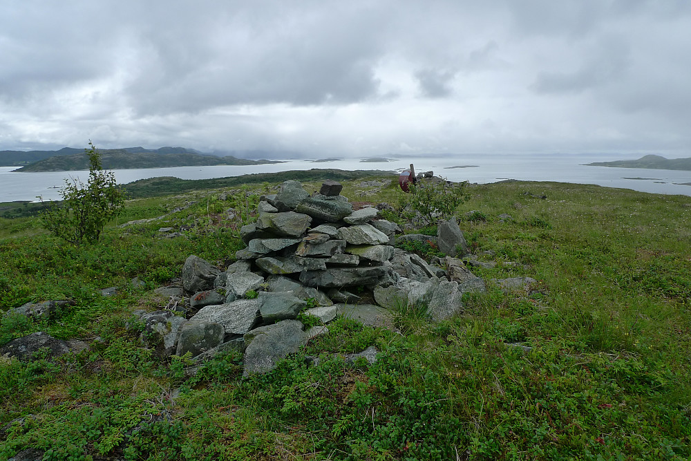 Varde og steinring på Haliberget på Madsøya