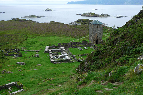 Klosterkirken med ruiner