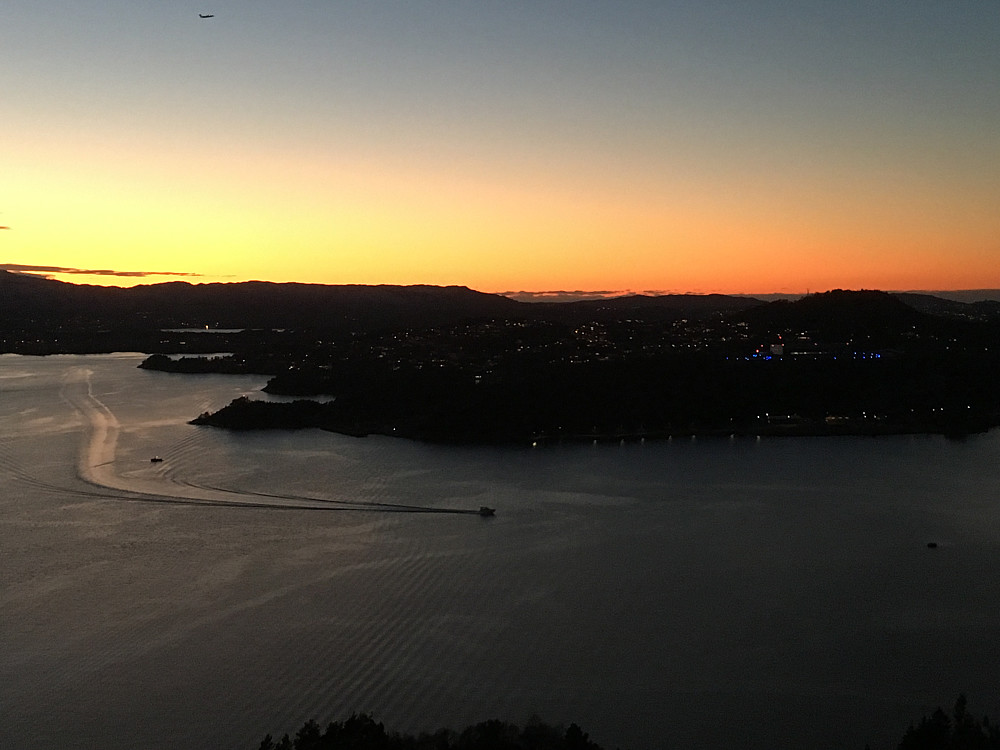 Solnedgang vest i havet over Sotra