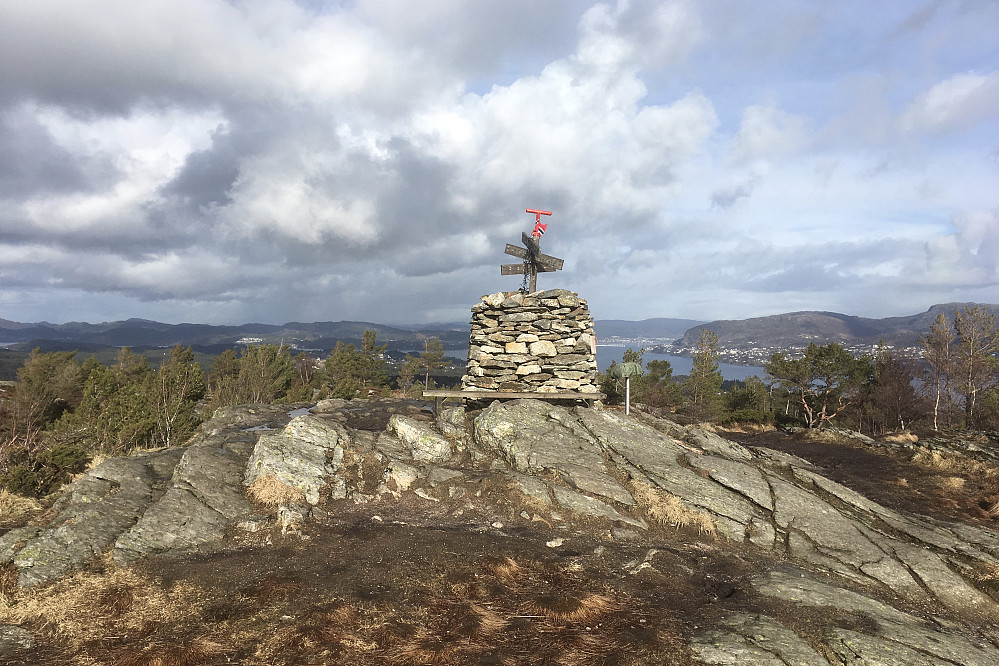 Kolbeinsvarden. Utsikt nordover mot Nordhordlandsbroen