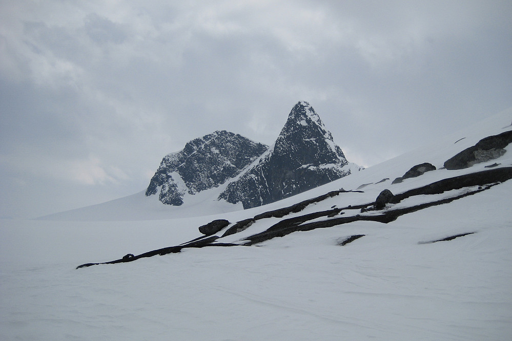 Dagens mål - Stølsmaradalstinden kommer til syne på Stølsmaradalsbreen