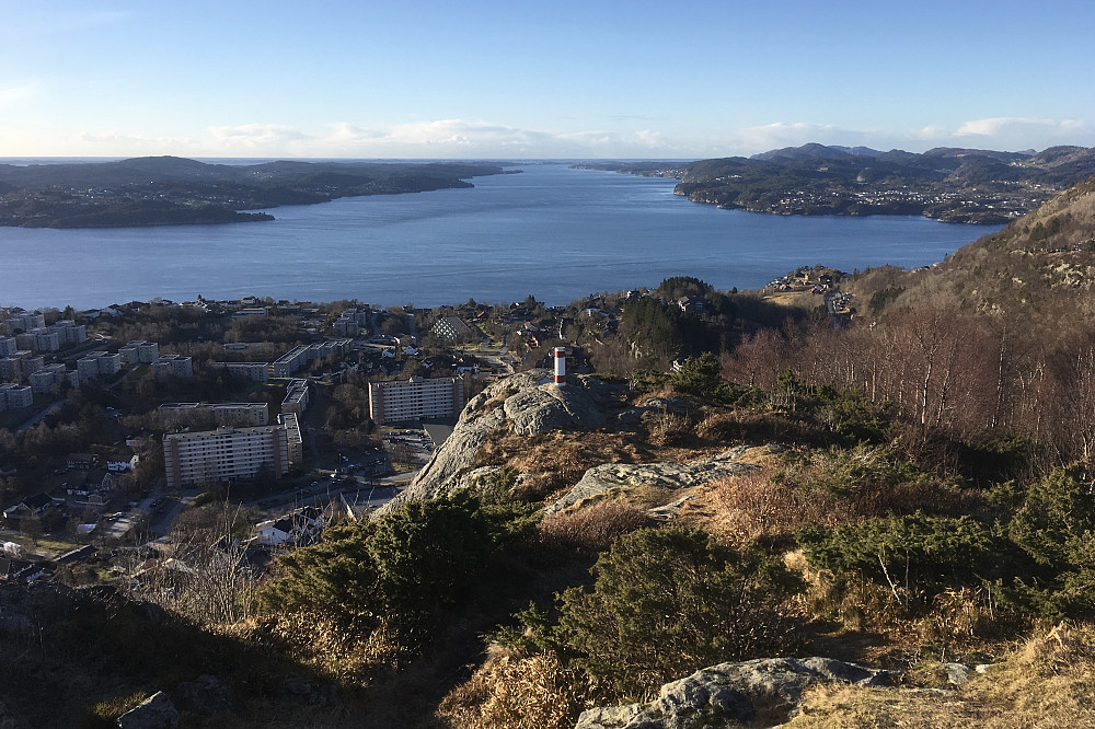 Utsikt vestover mot havet fra litt øst for Toppenipa