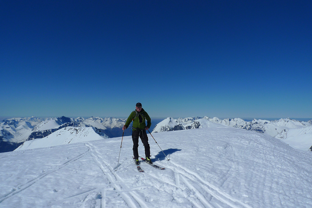 Meg på toppen av snøkuppelen (Statens Kartverks koordinater) på Kvitegga på estimert høyde ca. 1705 moh denne dagen. Foto: Stig