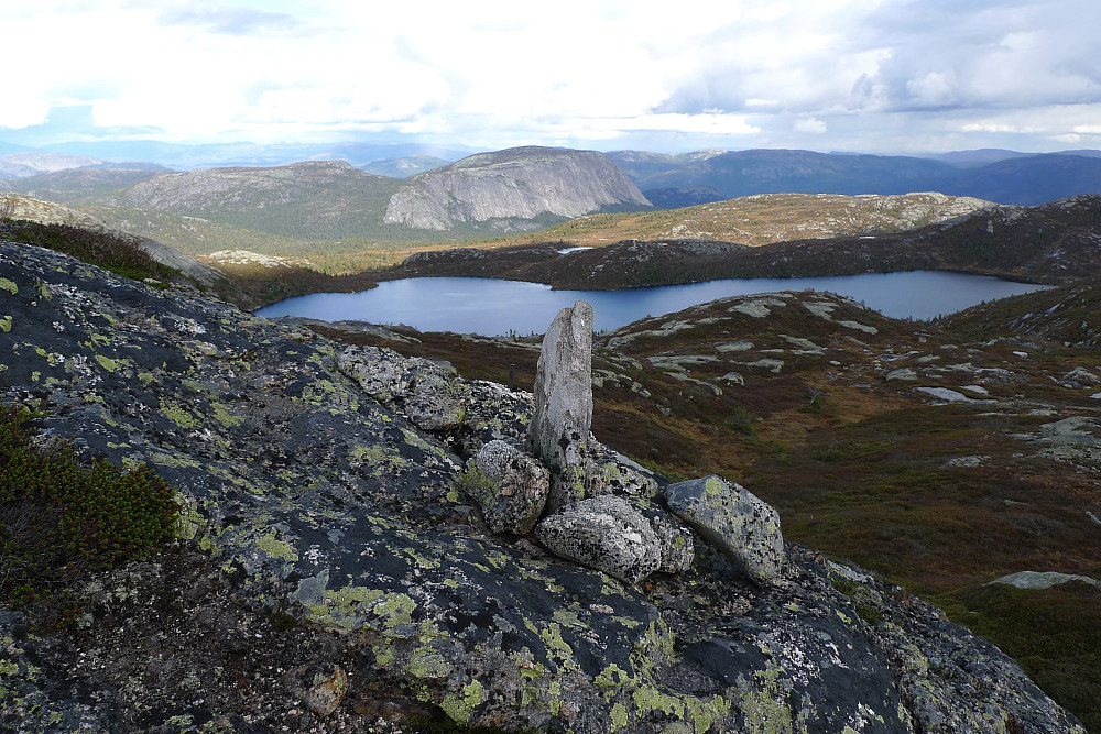 Høyeste punkt på grensen mellom Fyresdal og Nissedal. Øyvatnet og Hægefjell i bakgrunnen