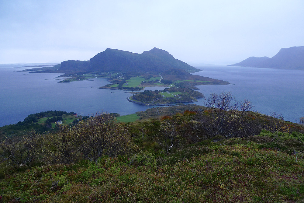Utsikt østover mot Midøya og Otrøya