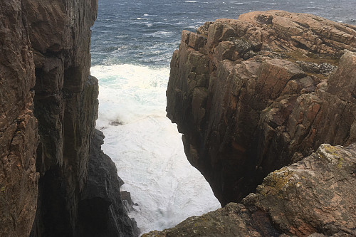 Her ser vi ned i det frådende infernoet i Nordre Skogshola