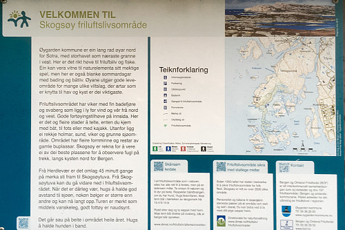 Fin infotavle ved stistart