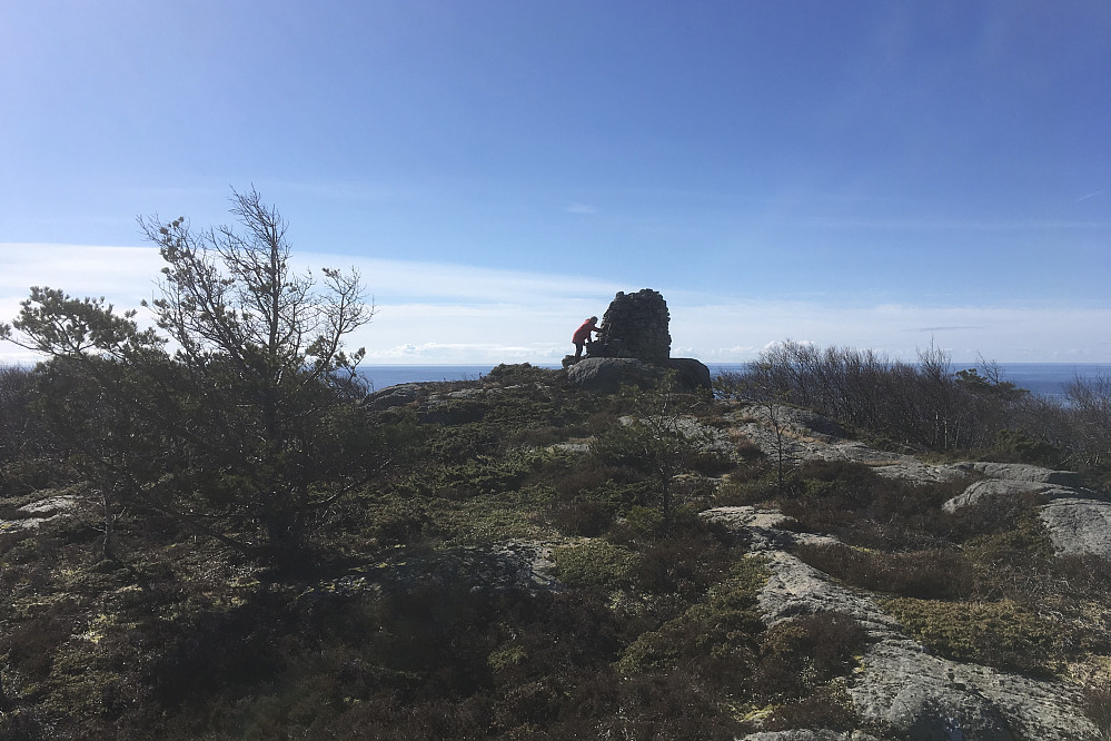 Varden på Vardefjell, Dragøya