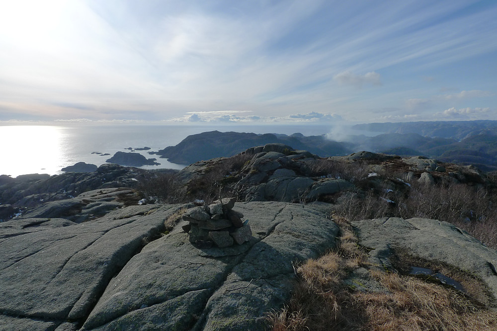 Mot vest. Værendring på gang ute i havet. Sterk kuling ødela for neste dags turplaner til øyene i Vest-Agder.