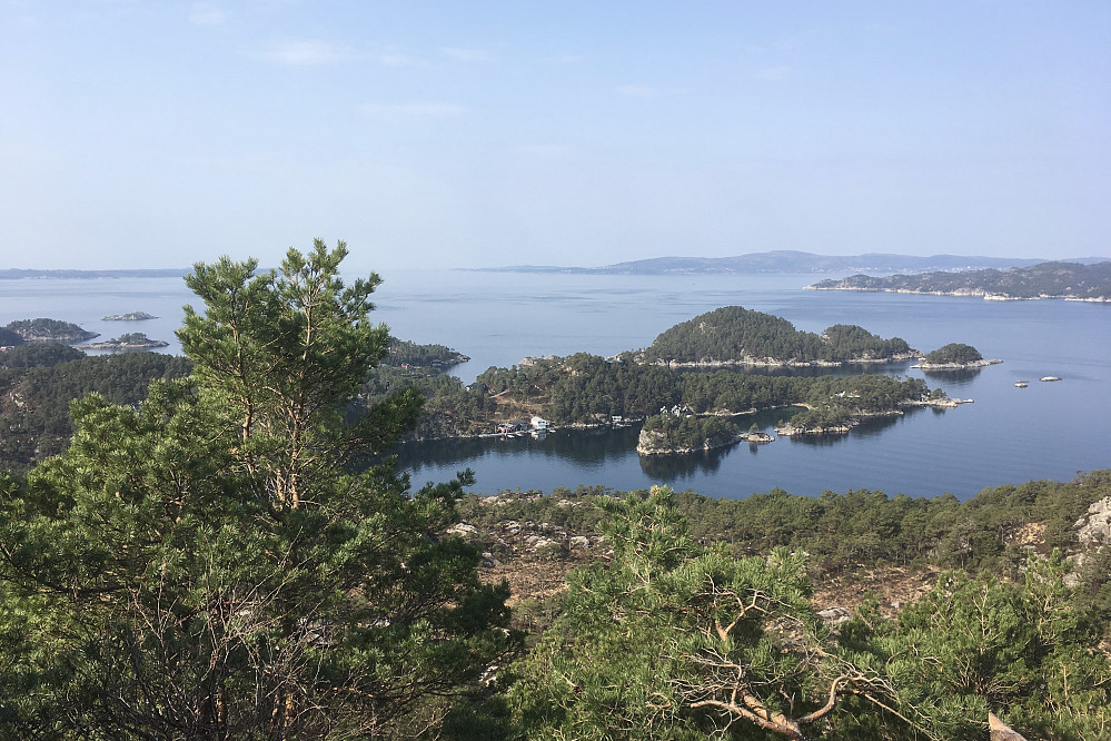 Mot NNV - Fanafjorden, Korsneset og Sund i bakgrunnen 
