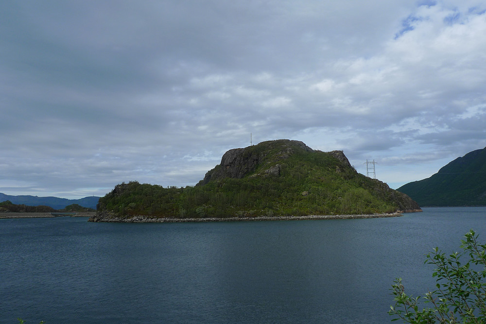 Arnøya sett fra E10 ved Hattneset fra SSV