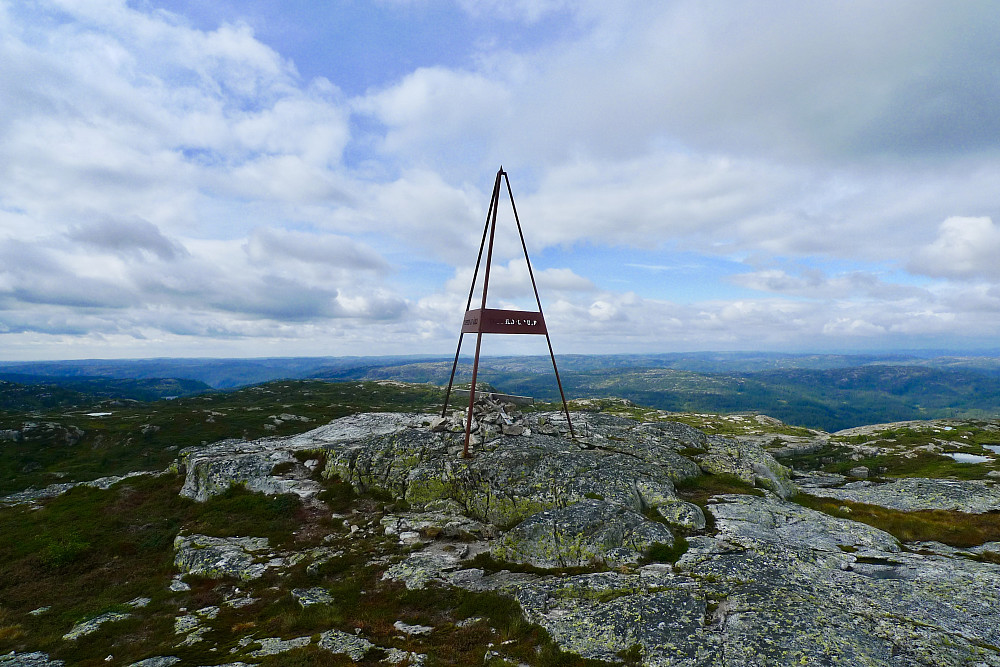Elegant og informativ markering av Trongedalsnuten 929 - høyeste punkt i Åmli kommune