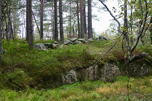 Steingarder som antagelig markerer gamle utmarksgrenser