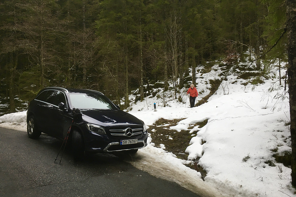 Parkeringslomme i Langedalen og turstart
