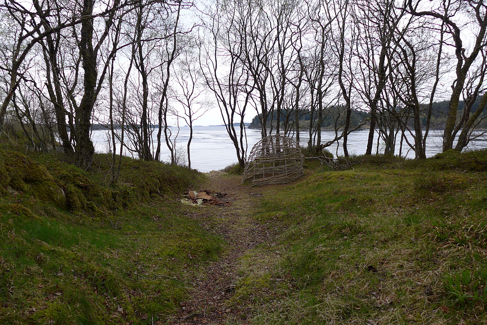 Rekonstruert "steinalderhytte" på Ramsvikneset