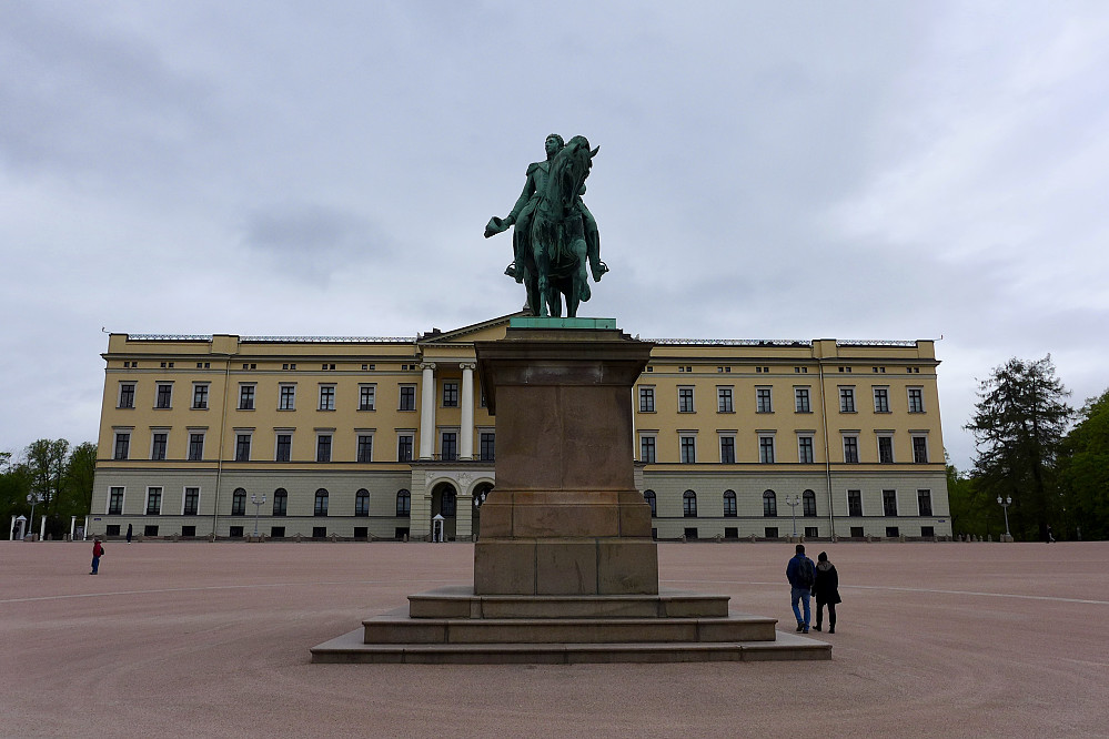 Og her er selveste Karl Johan på sin høye hest!