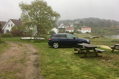 Vi parkerte nede ved stranden der Bjørholmveien starter