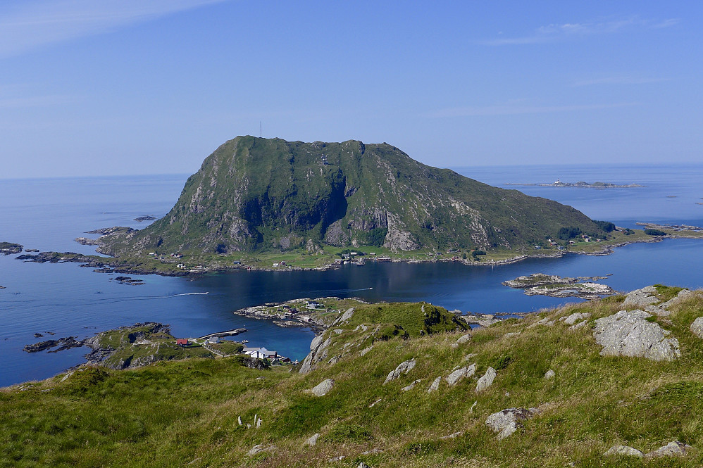 Den historiske og flotte øyen Kinn med Kinnafjellet ser flott ut fra Harefjellet!