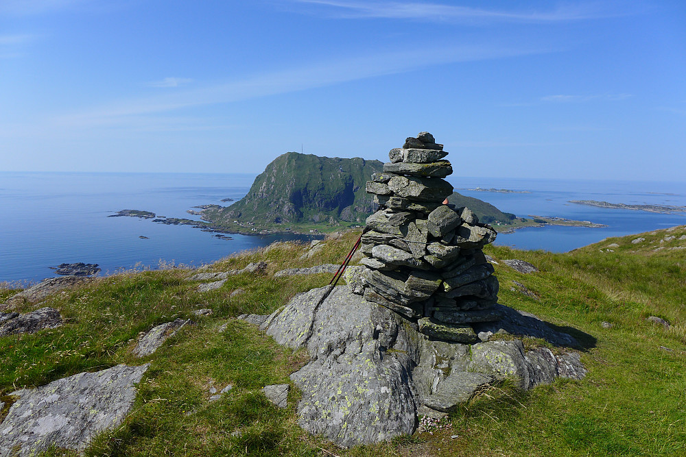Varden på Harefjellet med Kinn i bakgrunnen