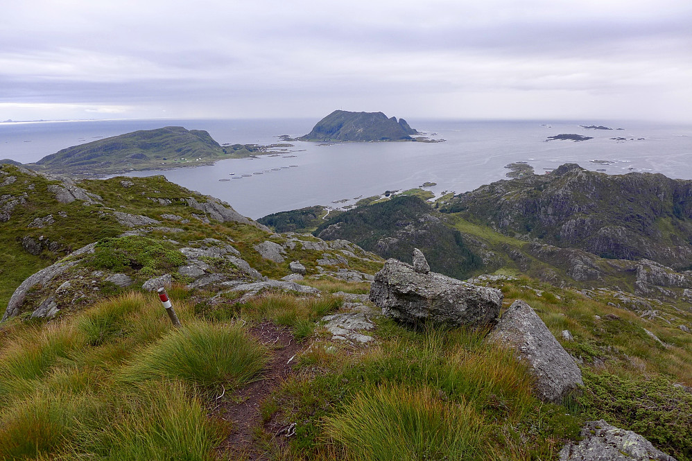Oppe på ca. 380 moh. Utsikt vestover mot Sør-Skorpa med Rognaldsvåg og Kinn i bakgrunnen