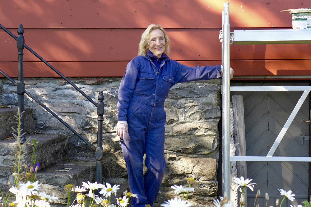 Væreier Gunhild på Batalden Havbu ga oss en flott omvisning i galleriet med kunst av Kjell og Alexander Stub