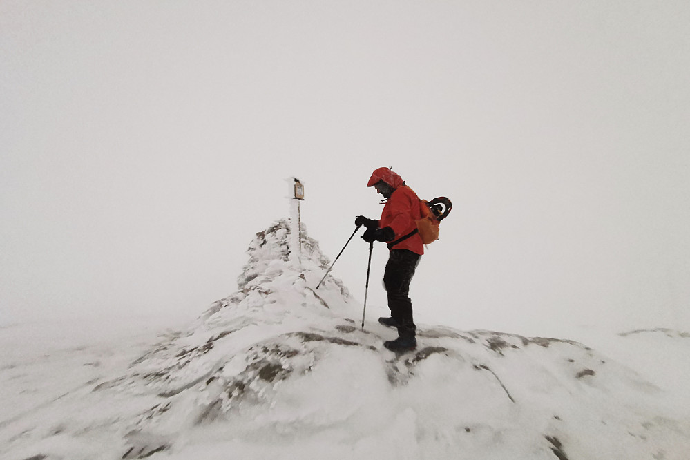 Stig klarte på forunderlig vis å få tatt dette bildet av meg på NØ for Hemnafjellet!
