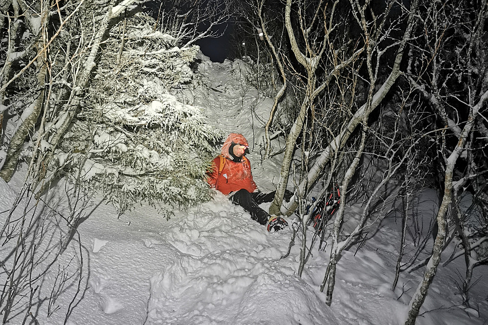 Glissade med truger! Denne endte litt ukontrollert med helt ufarlig!