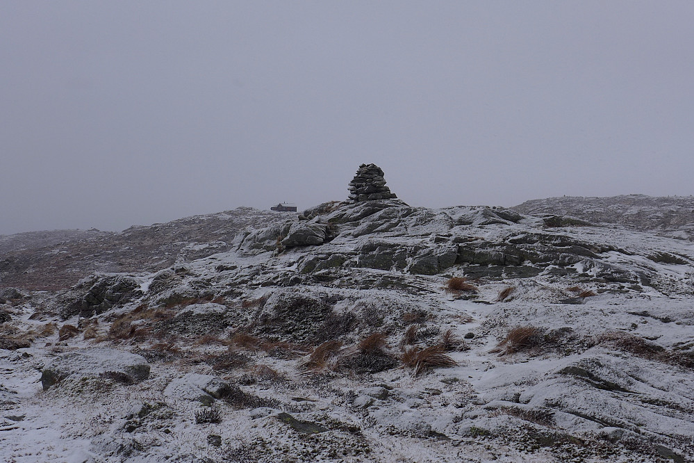 Varden på Vasslifjellet med hytten Noreg i bakgrunnen