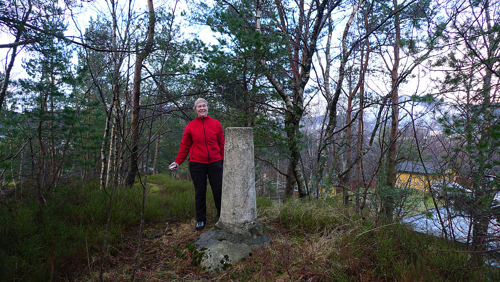Astrid på Varden mellom Gjeddevatnet og Sælevatnet